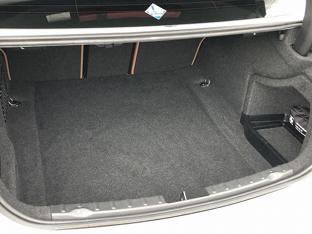 320D SEDAN RHD