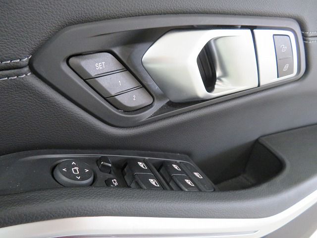 320d xDrive Berline RHD