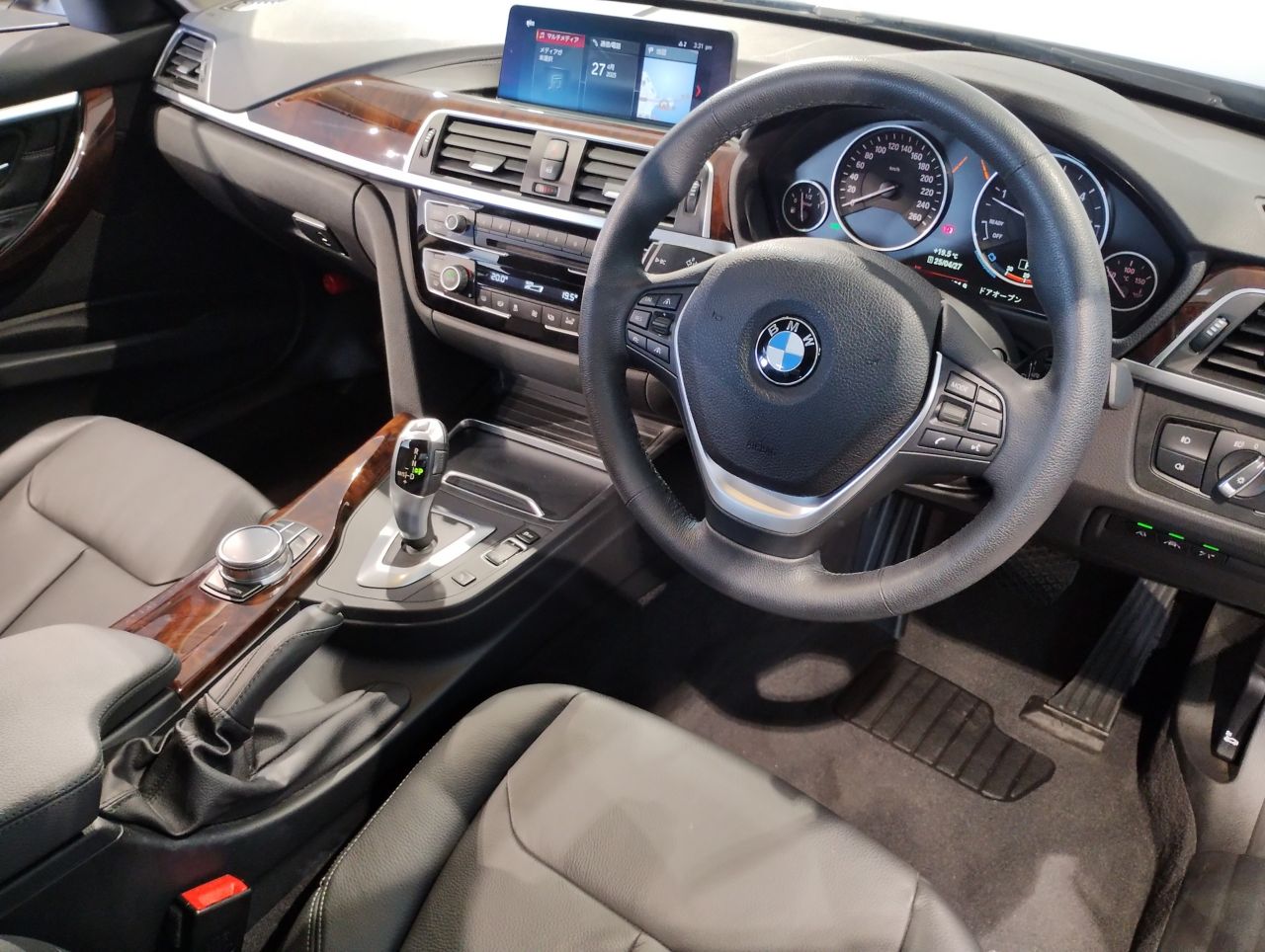 320D SEDAN RHD