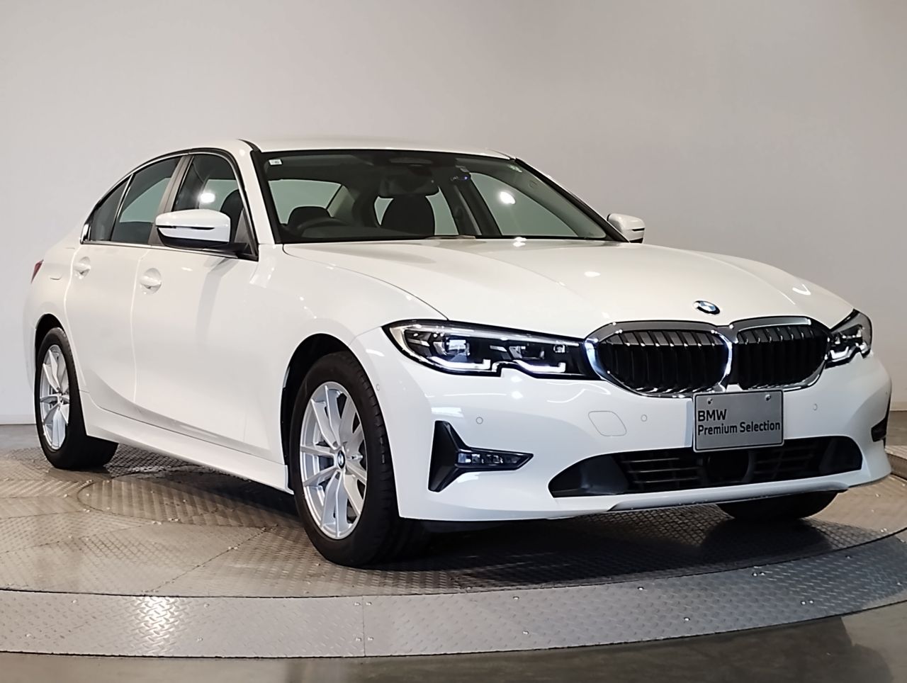 320i Sedan RHD