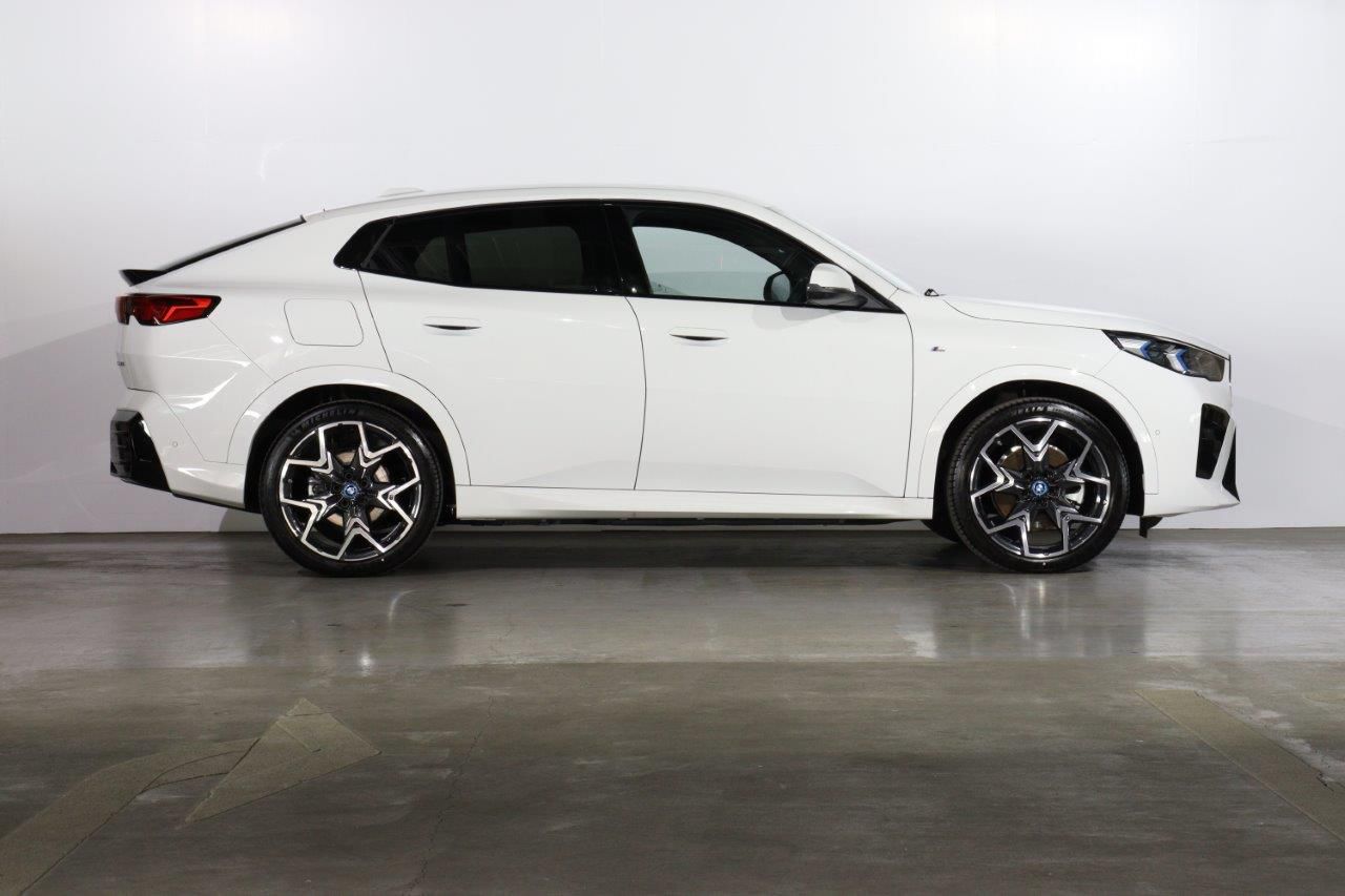 iX2 xDrive30 MSP