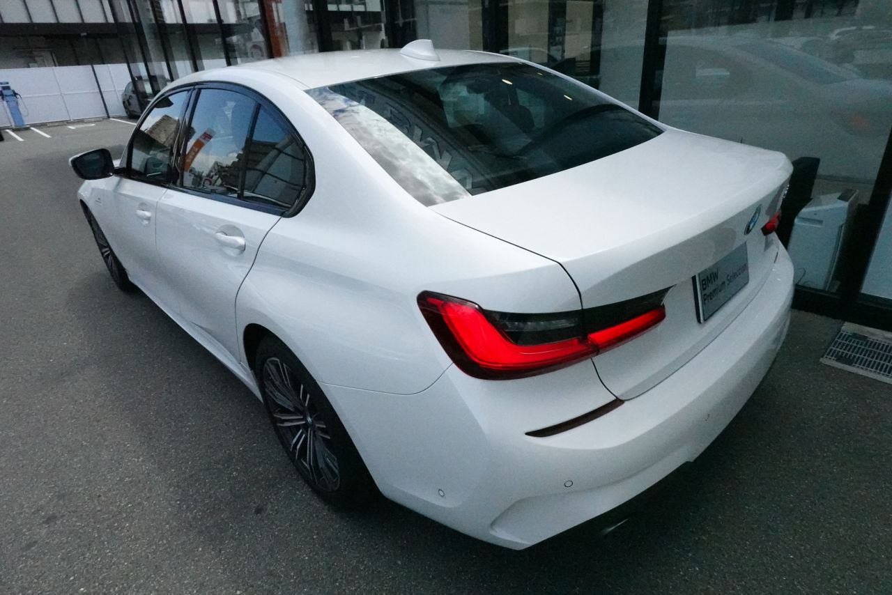 G20 330e Saloon RHD