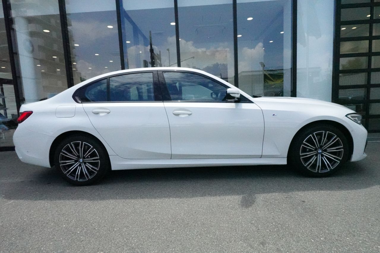 G20 330e Saloon RHD