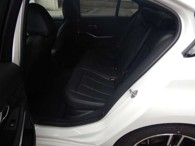G20 320i Saloon LCI RHD MX