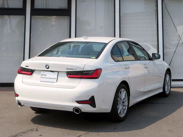G20 320d xDrive RHD Saloon