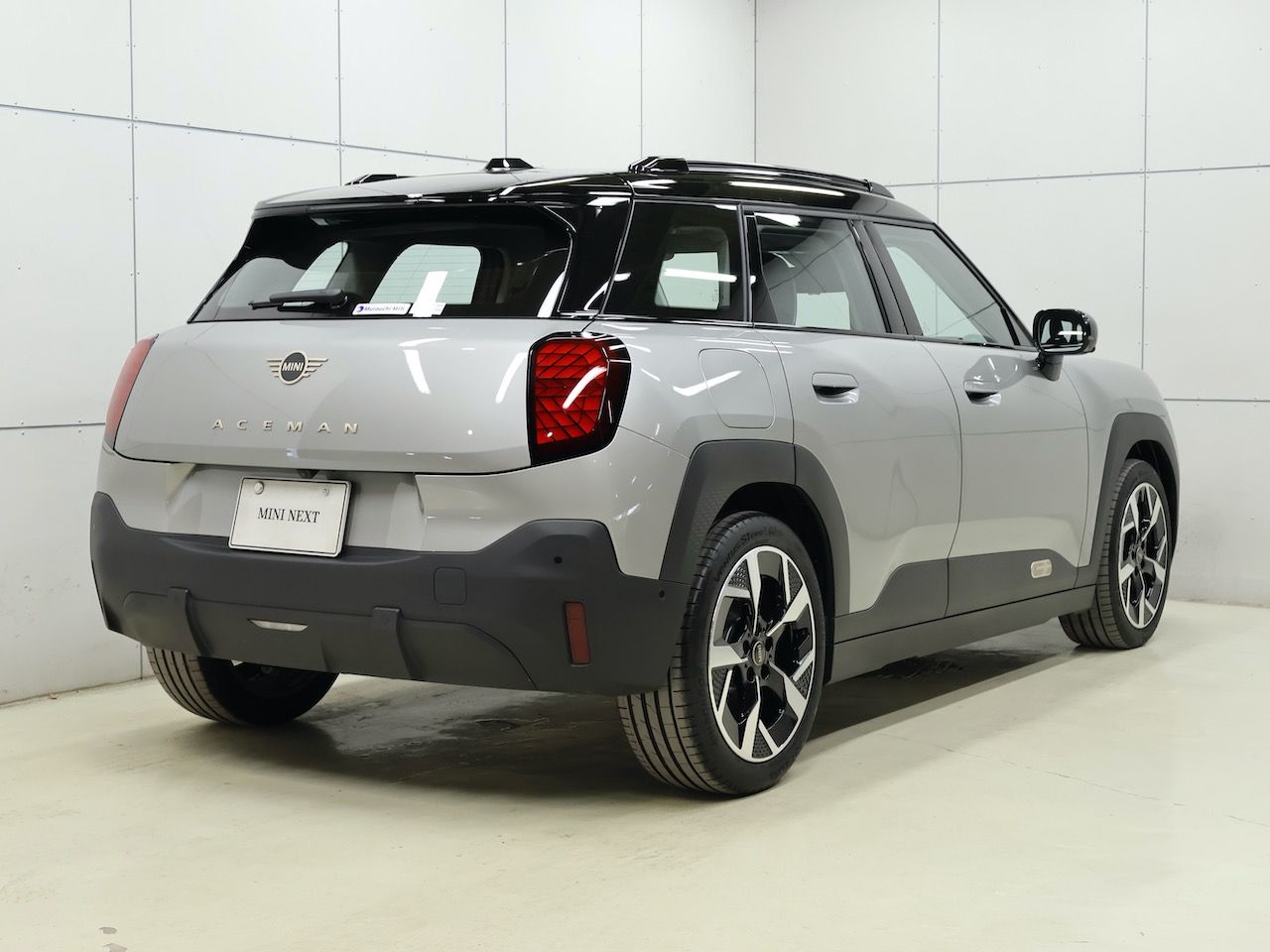 J05 MINI Aceman E