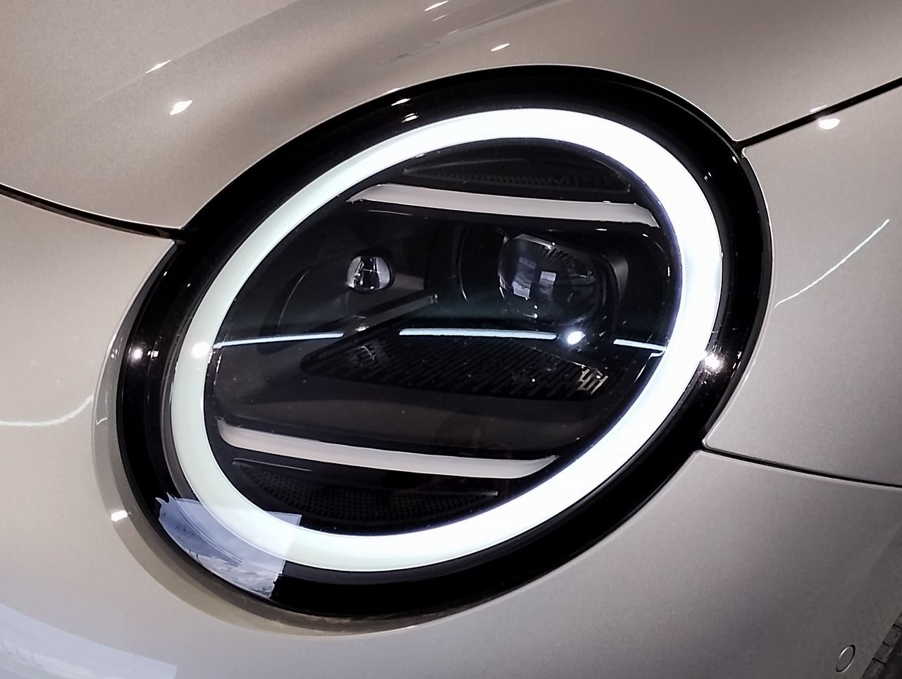 J01 MINI Cooper E