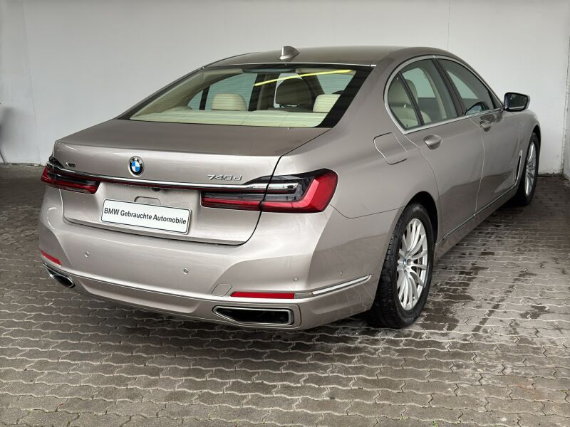 BMW 740