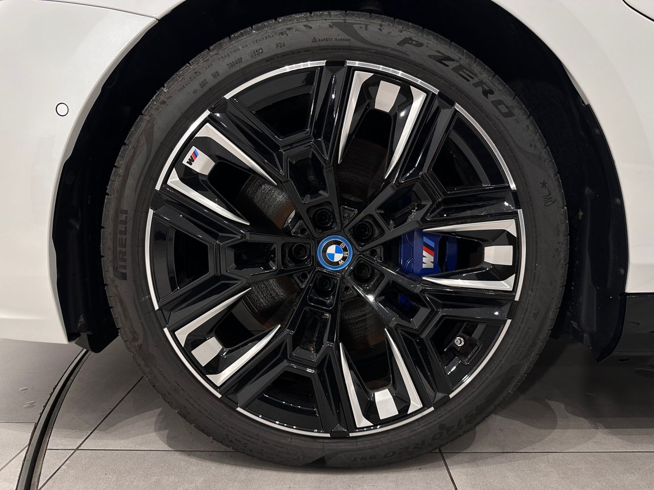 BMW i5 M60 xDrive Sedan RHD