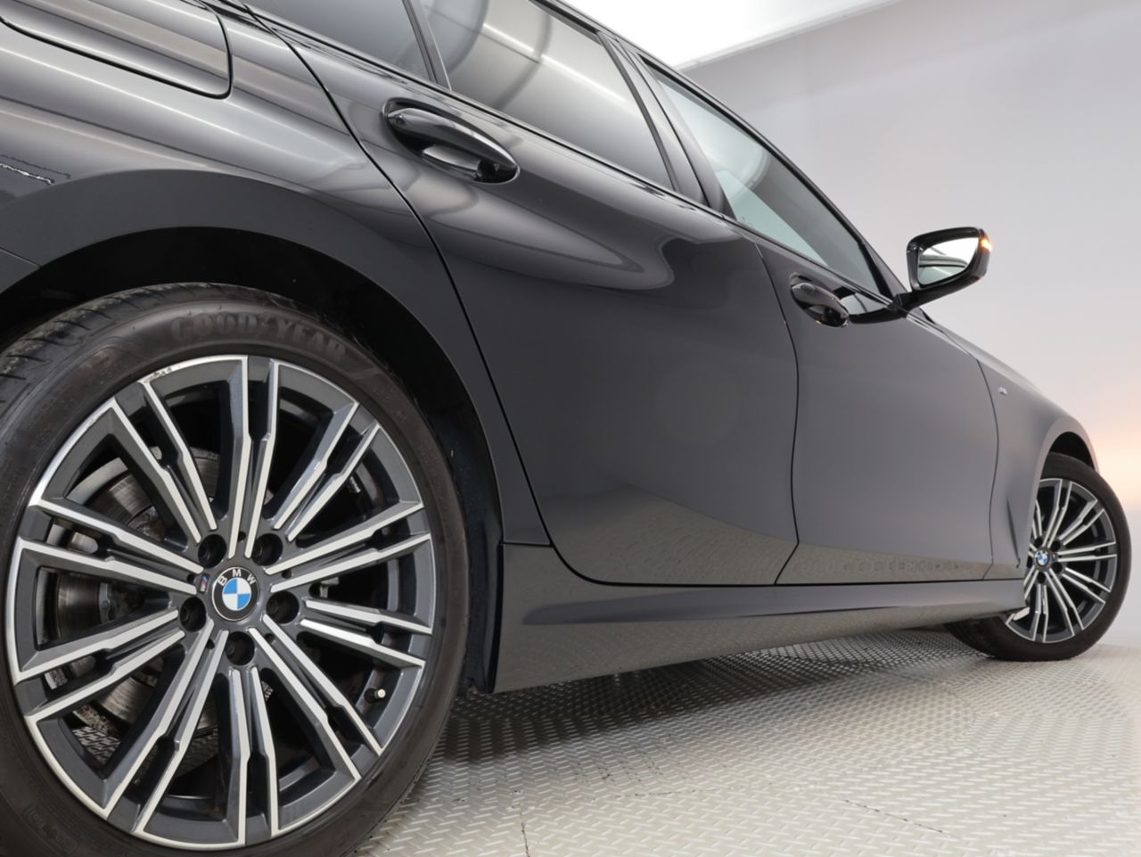 G20 320d xDrive RHD Saloon