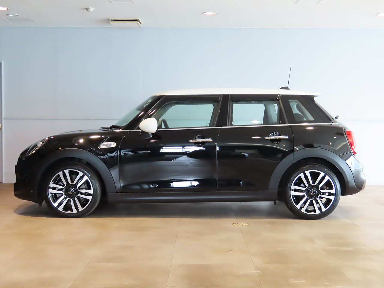 F55 COOPER S D(AT)