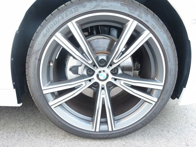 320d xDrive Berline RHD
