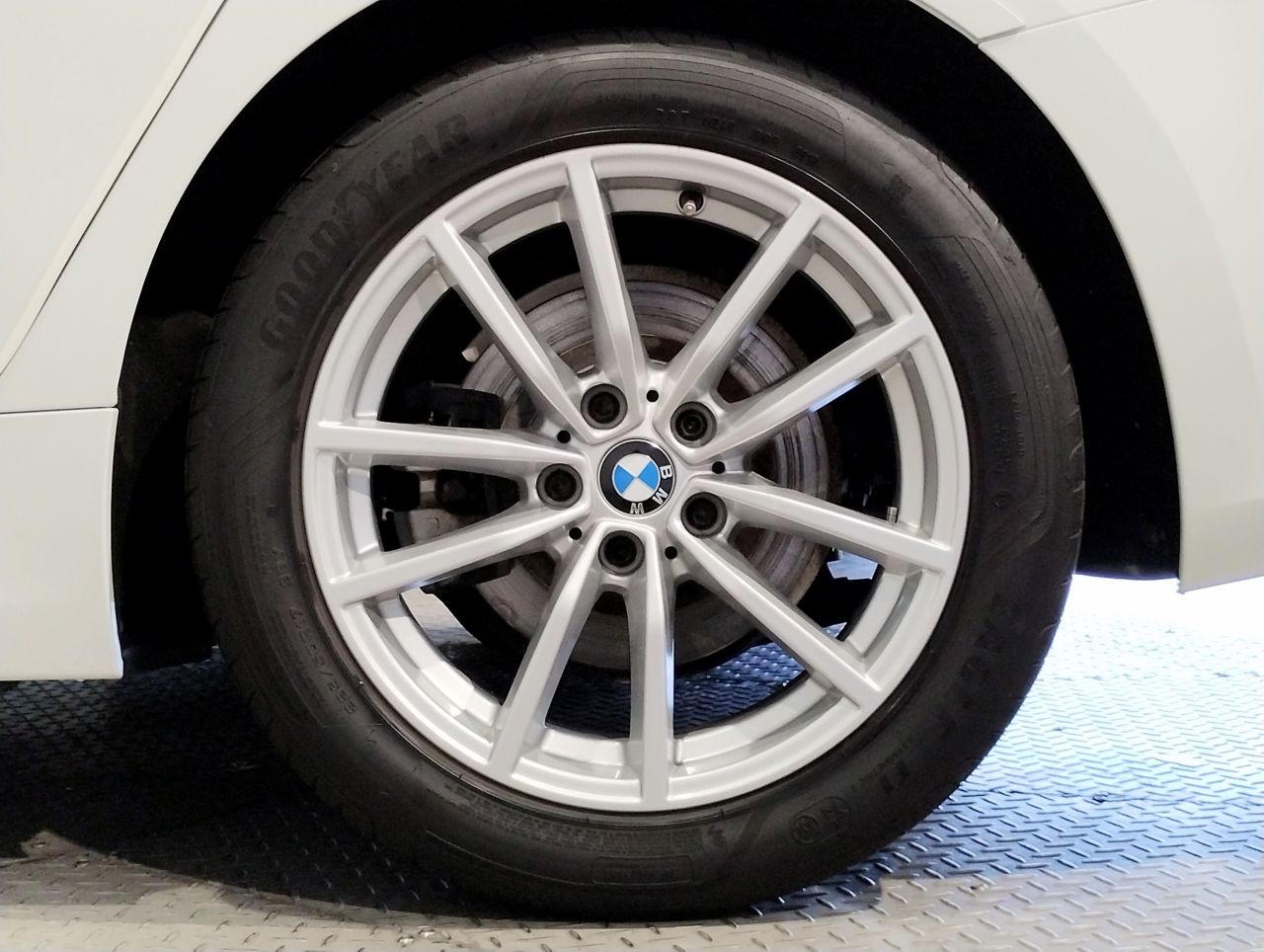 320i Sedan RHD