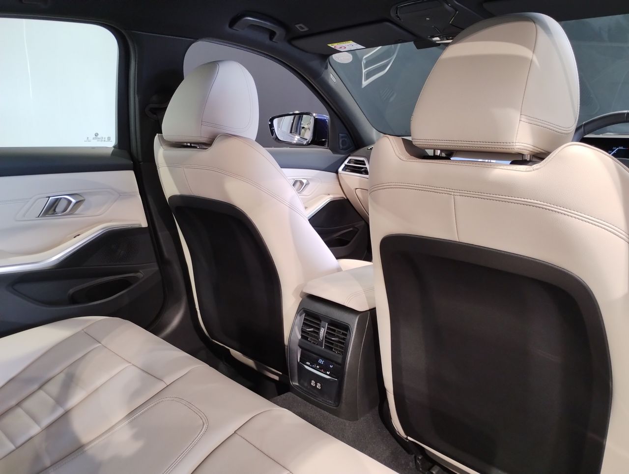 320d xDrive Berline RHD