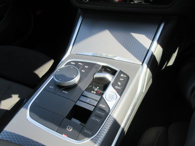 320d xDrive Berline RHD