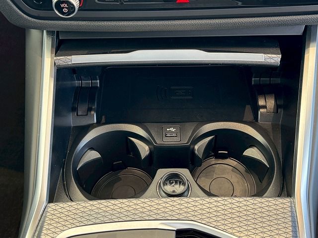 320d xDrive Berline RHD