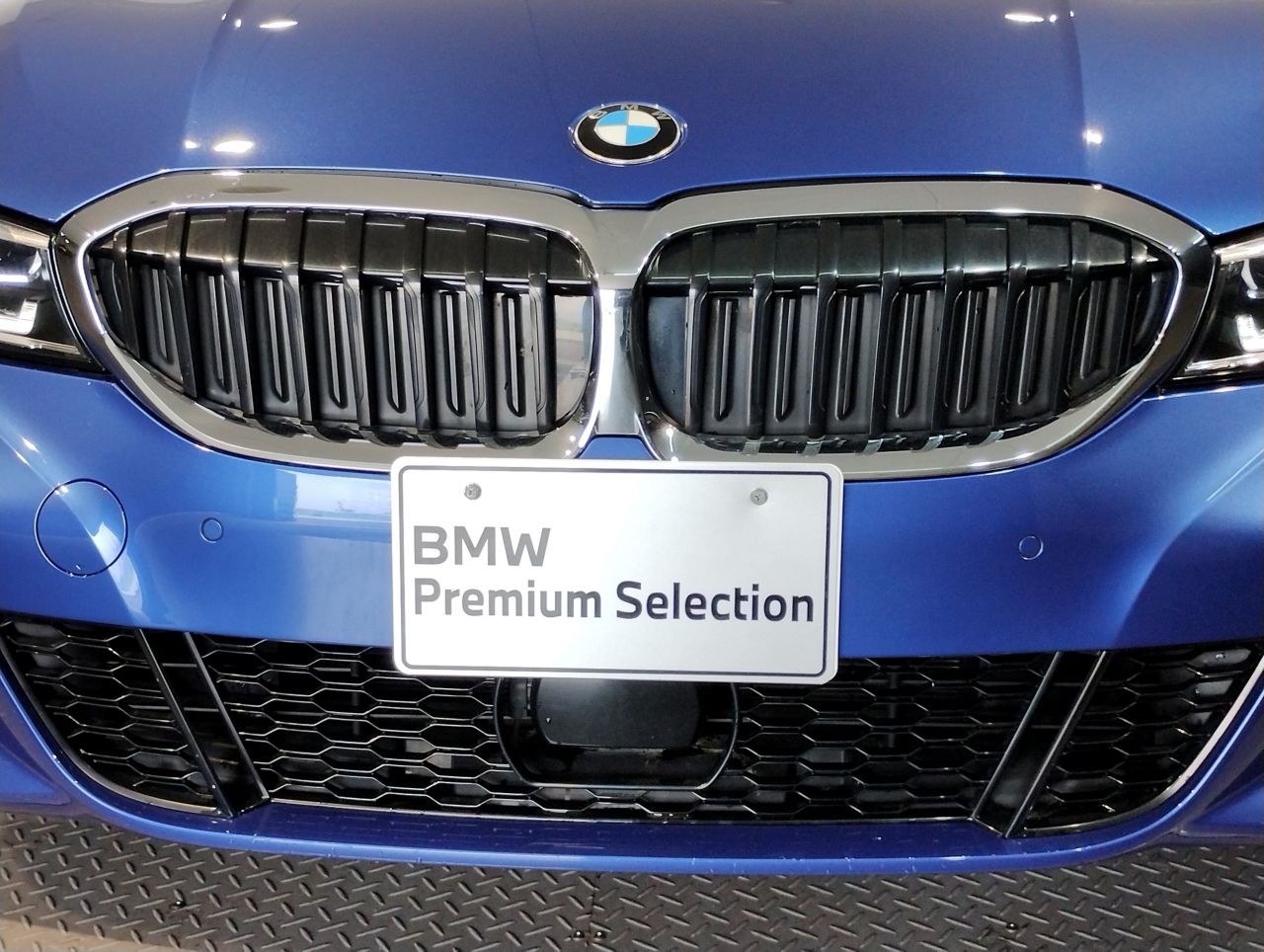 320i Sedan RHD