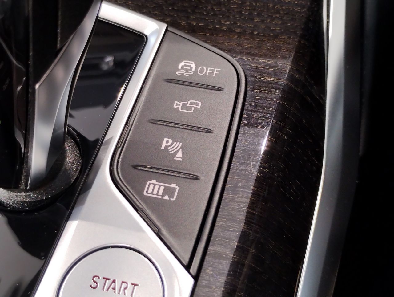 G20 330e Saloon RHD