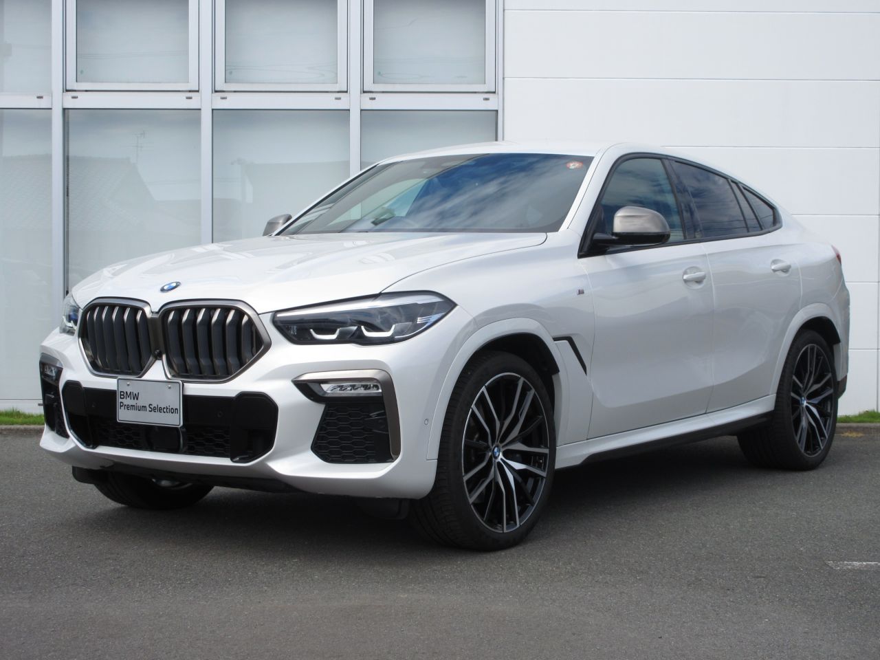X6 M50i
