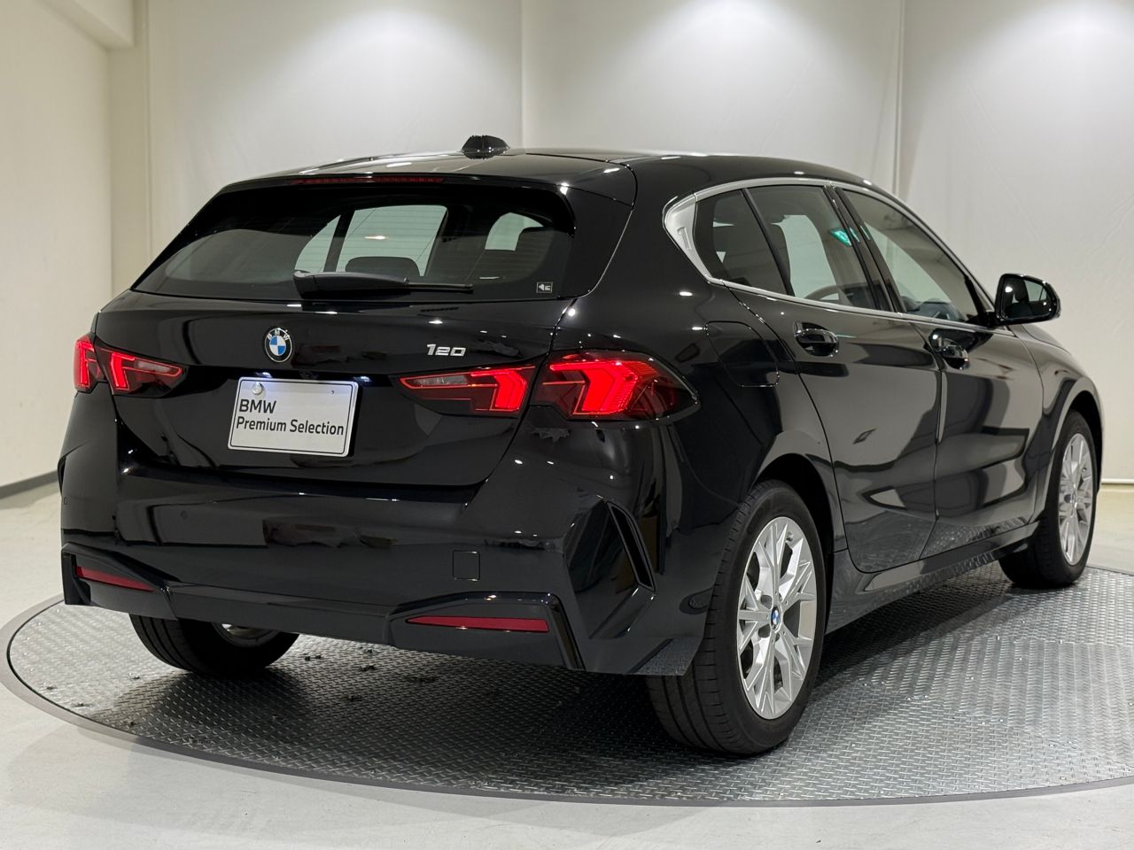 120 Sport Sports Hatch