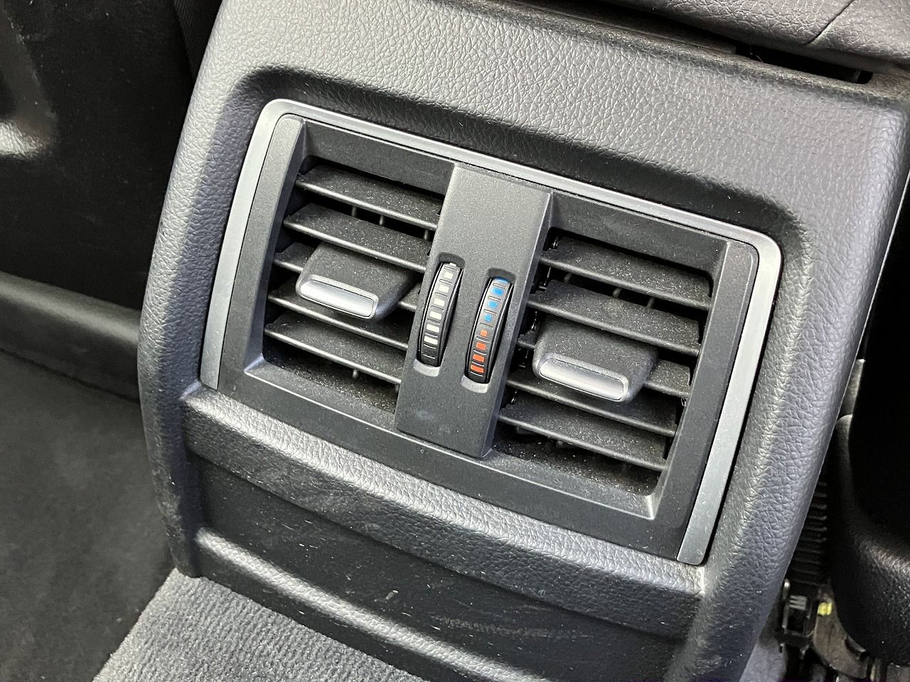 320I SEDAN RHD