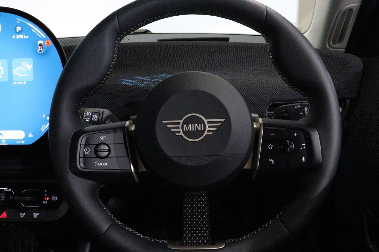 J01 MINI Cooper SE