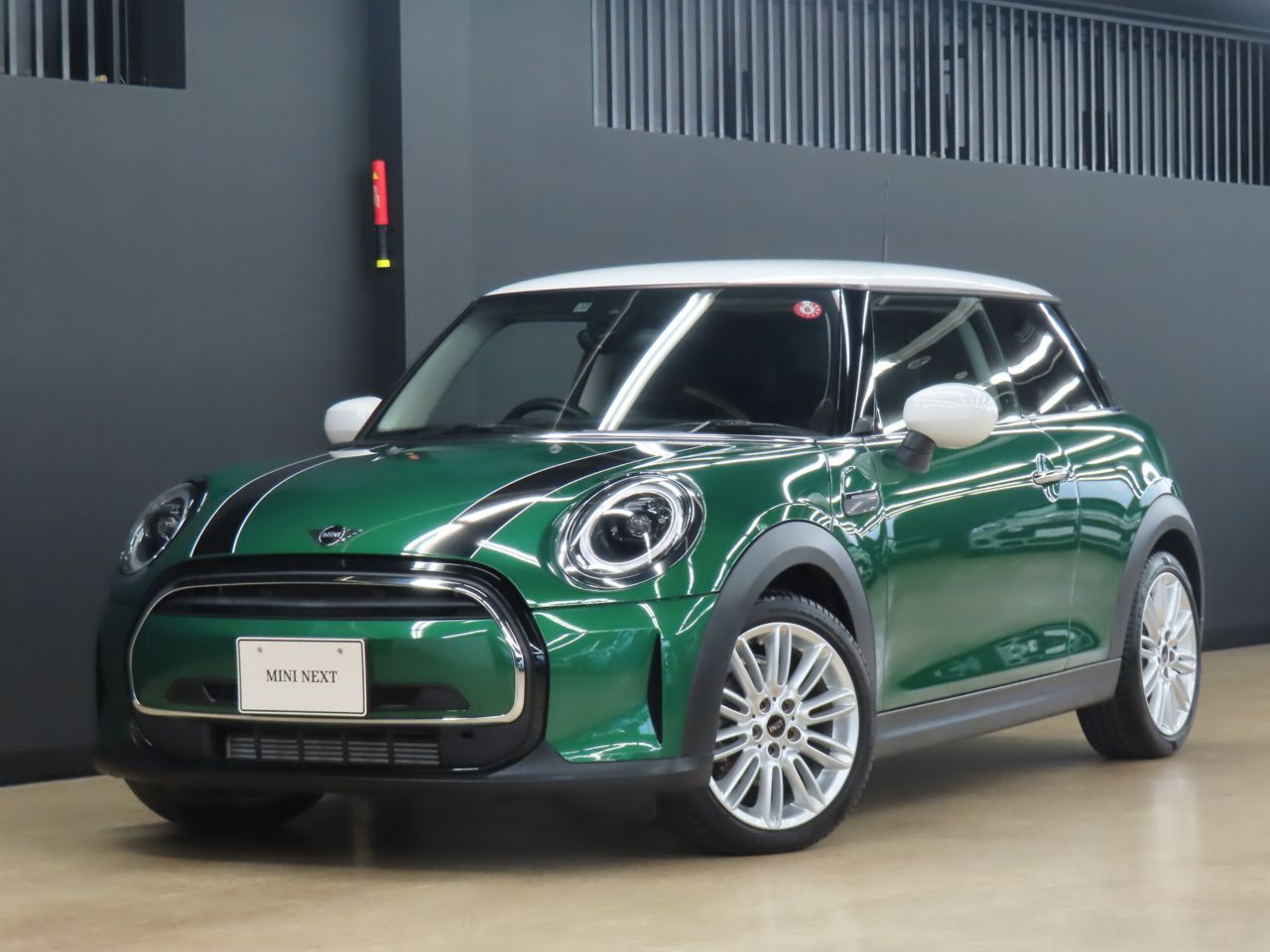 THE NEW MINI COOPER 3 DOOR.