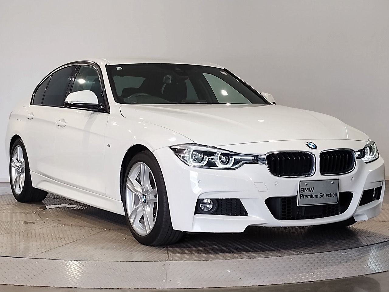 320I SEDAN RHD
