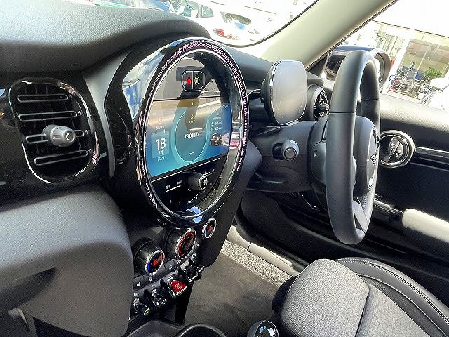 MINI Cooper F56 RHD