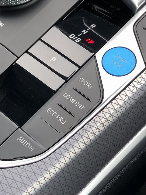 G26 i4 eDrive40 RHD