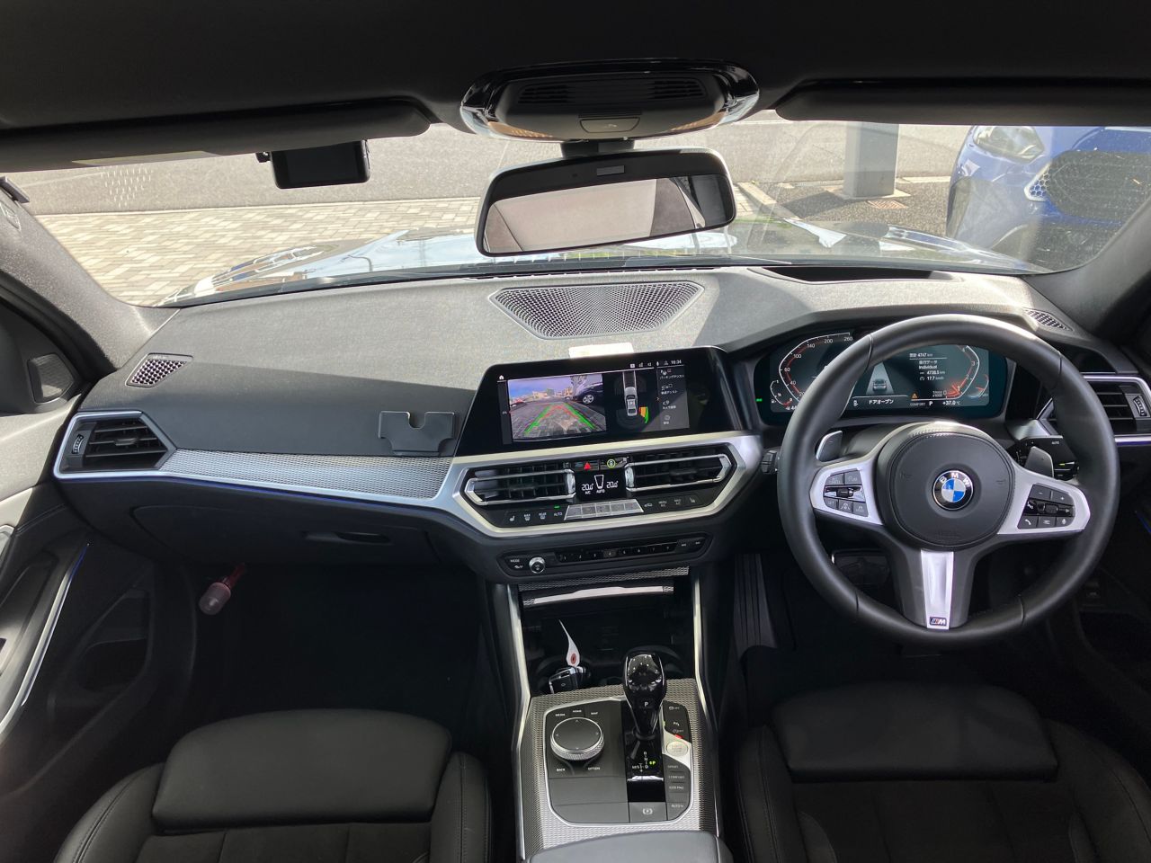 320i Sedan RHD