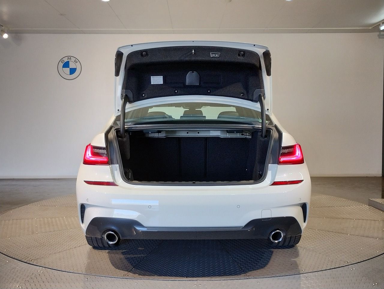 G20 320d xDrive RHD Saloon