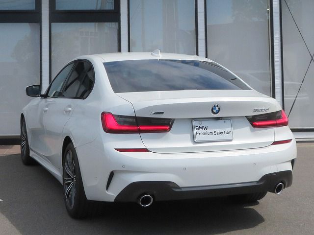 G20 320d xDrive RHD Saloon