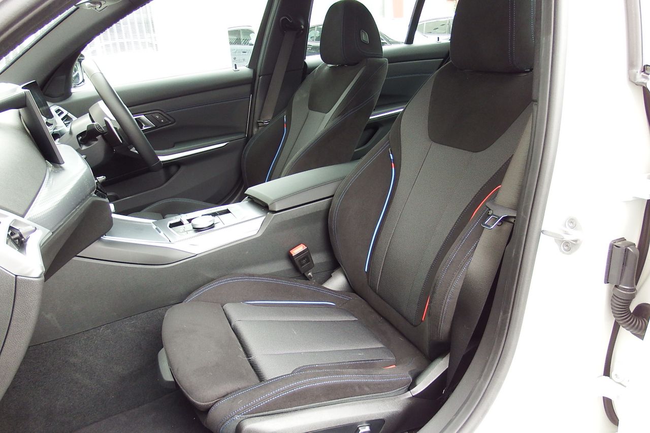 320d xDrive Berline RHD