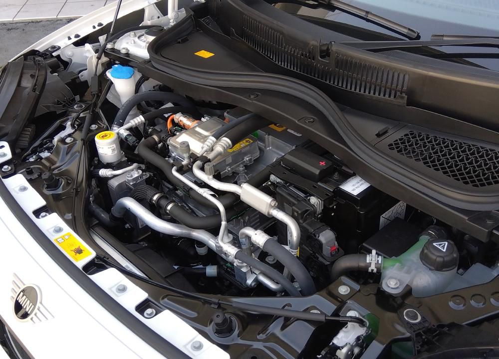 J01 MINI Cooper SE