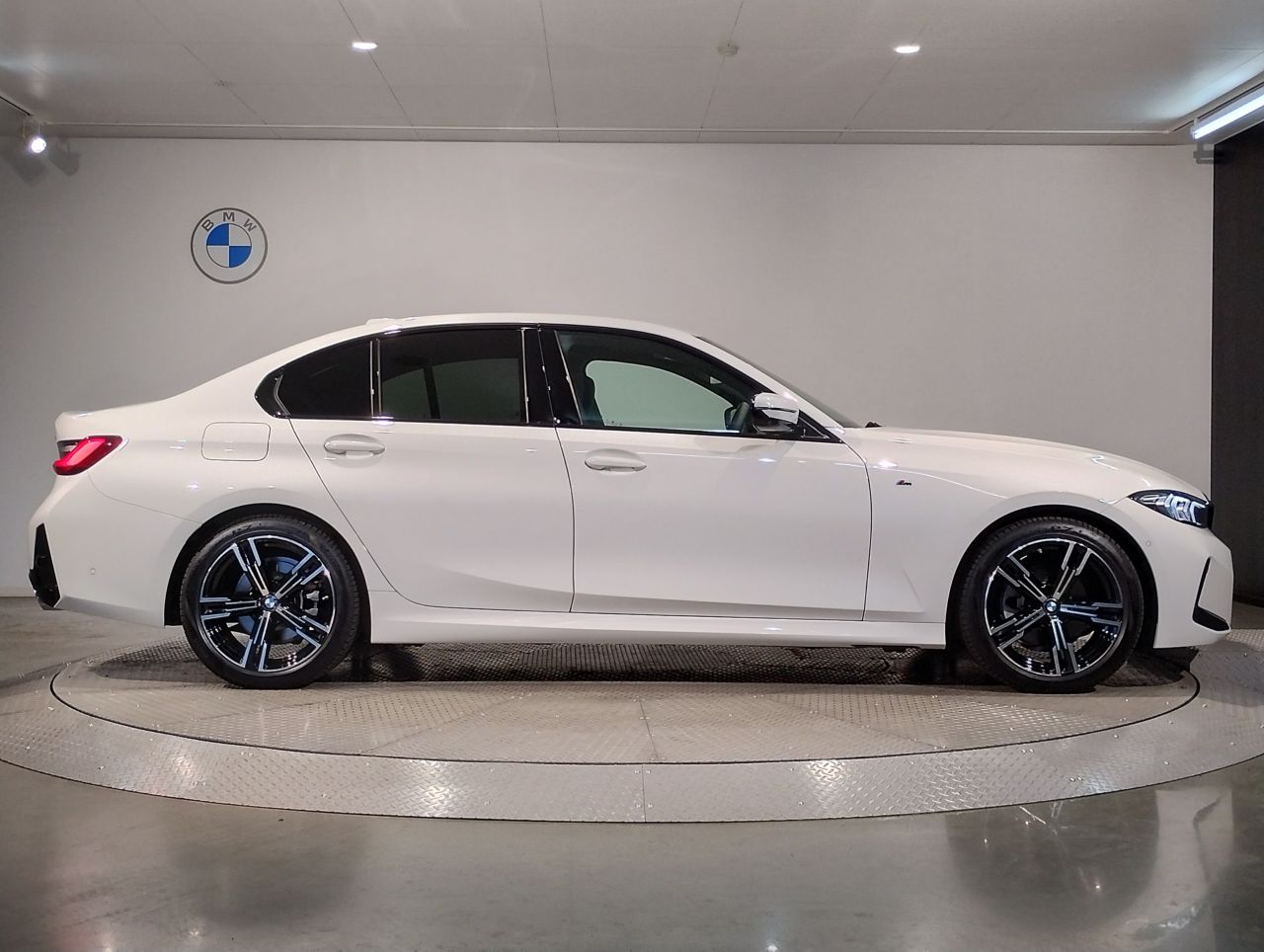 320d xDrive Berline RHD