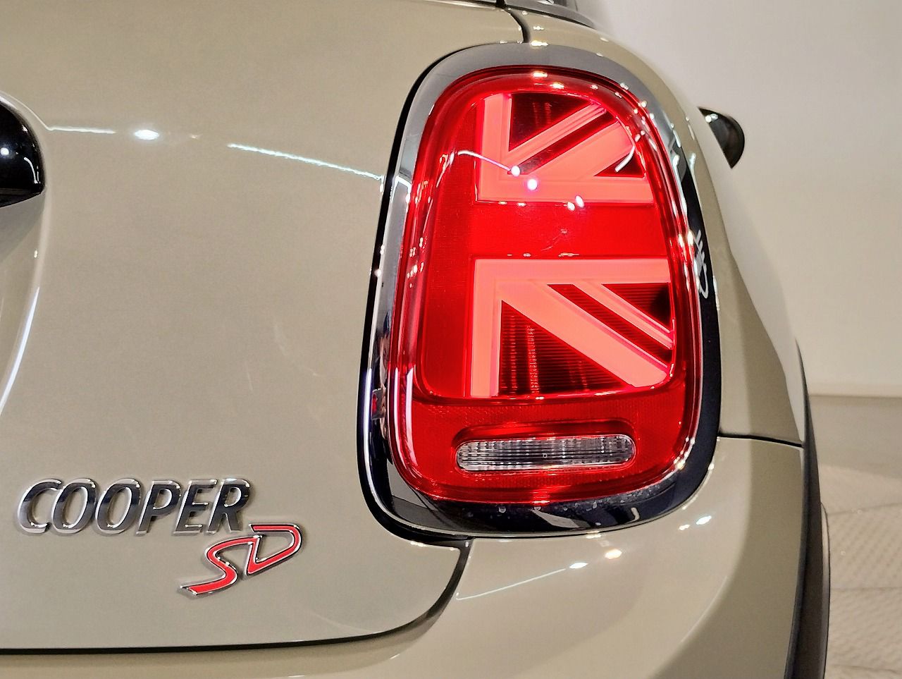 F56 COOPER S D(AT)