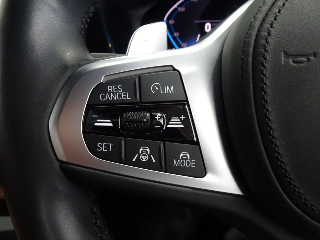 G20 330e Saloon RHD