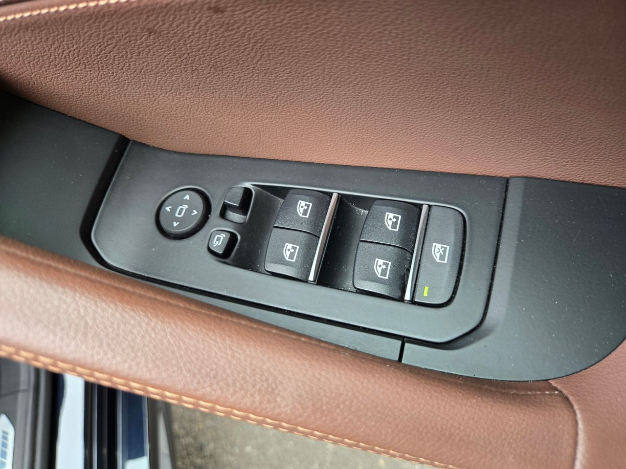 X* xDrive30d RHD