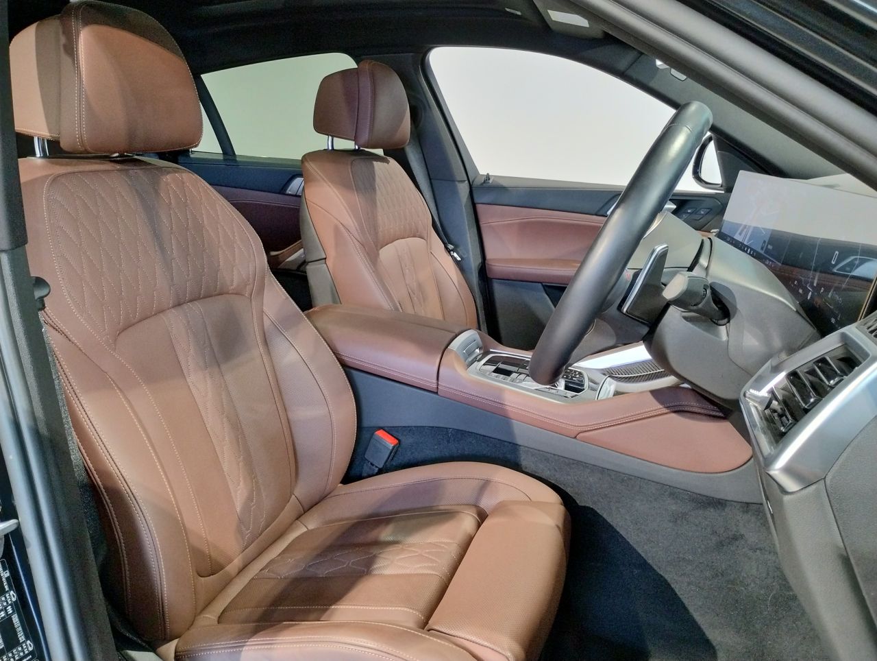 X6 M60i xDrive RHD
