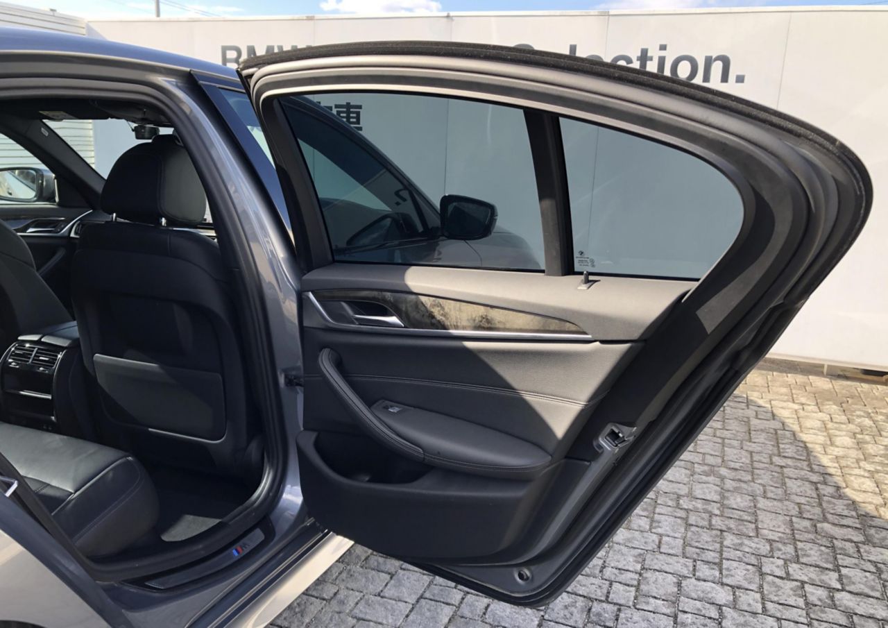 520d xDrive Sedan RHD