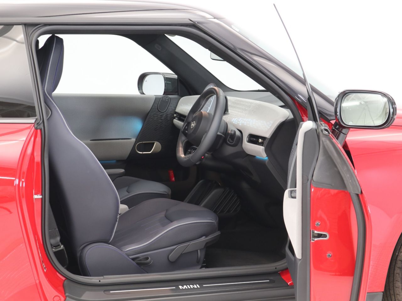 J01 MINI Cooper SE