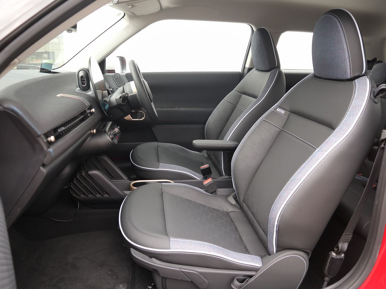 J01 MINI Cooper SE