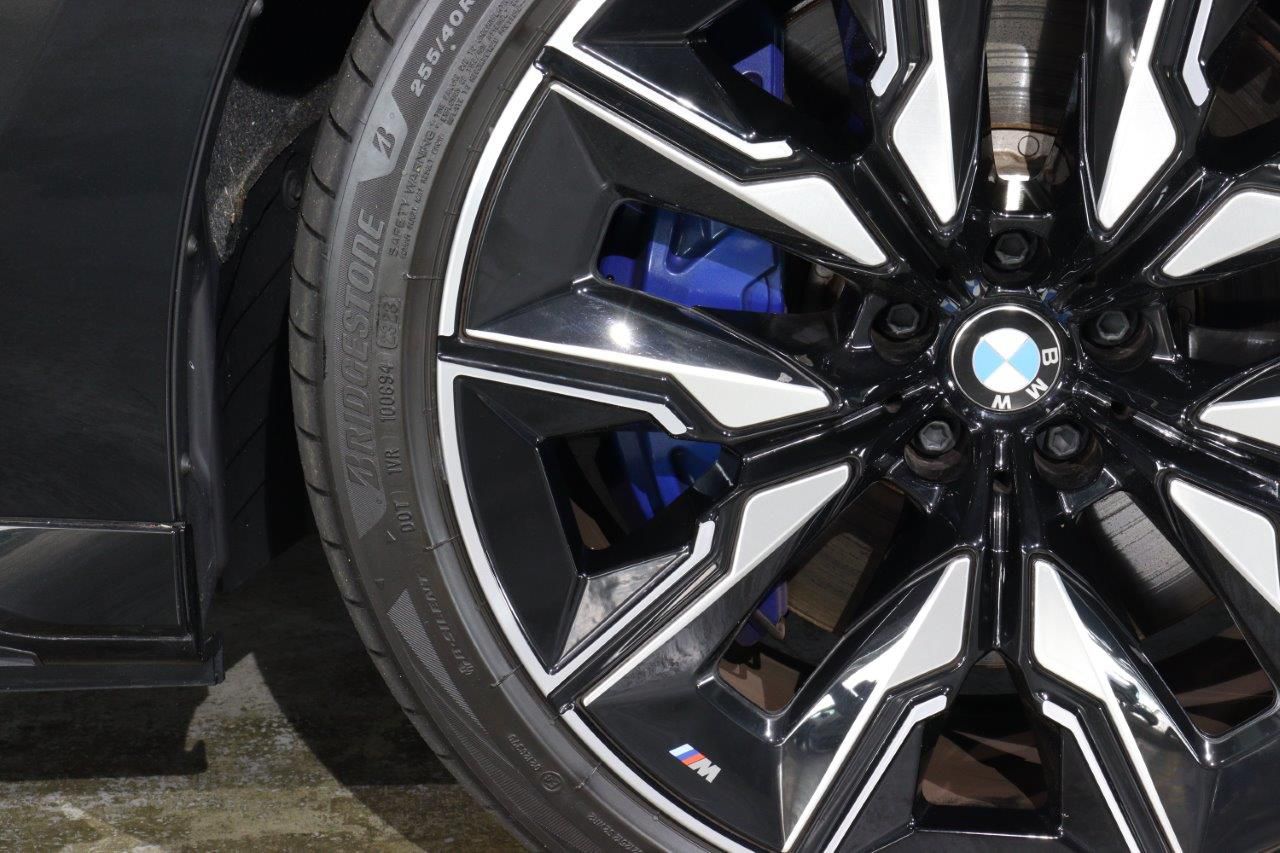 BMW i7 M70 xDrive Sedan RHD