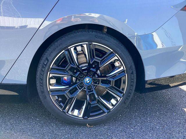 BMW i5 M60 xDrive Sedan RHD