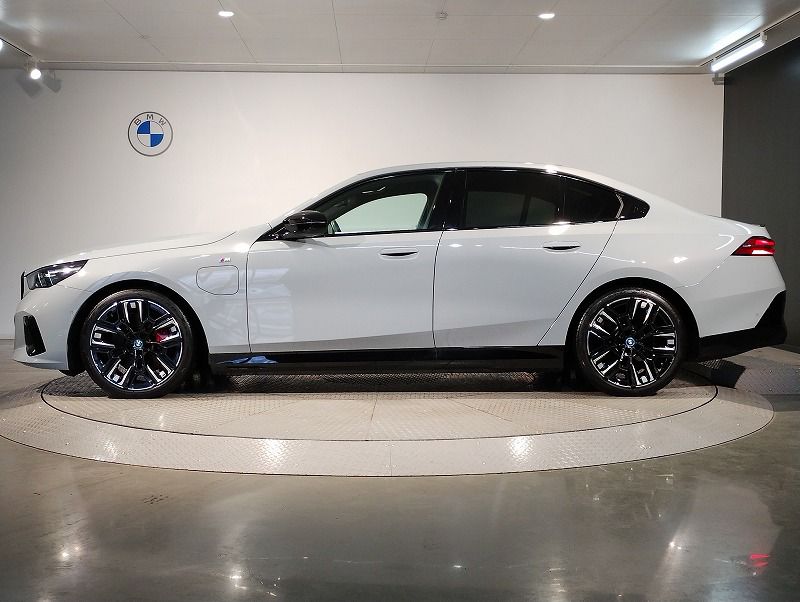 BMW i5 M60 xDrive Sedan RHD