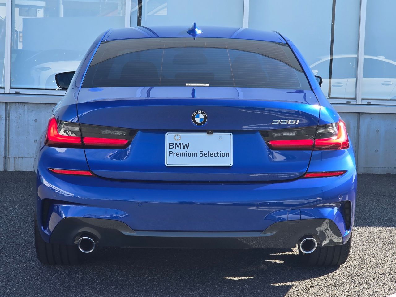 320i Sedan RHD