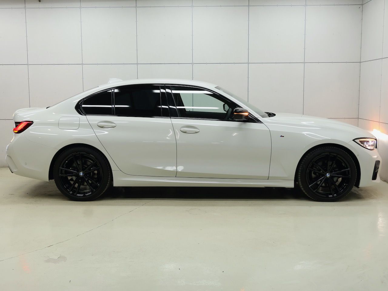 G20 320d xDrive RHD Saloon