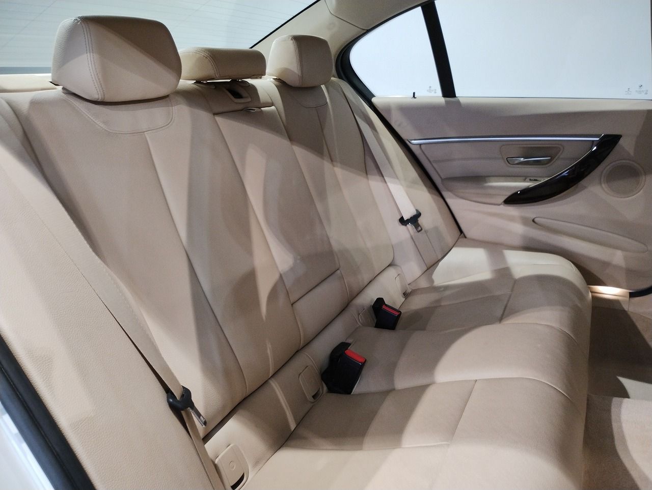 320D SEDAN RHD