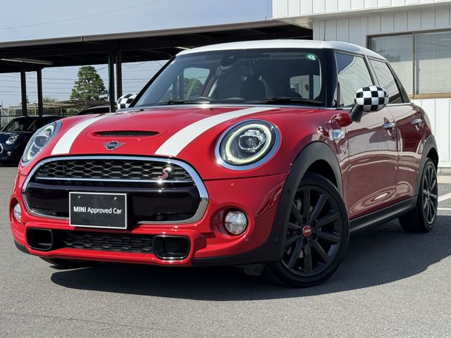 THE NEW MINI COOPER S 5 DOOR.